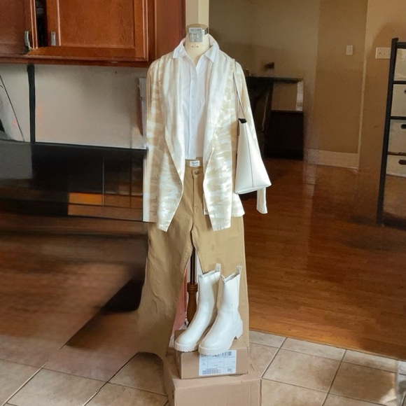 COACH Leather Town Tote in Chalk, NWT - Picture 5 of 16